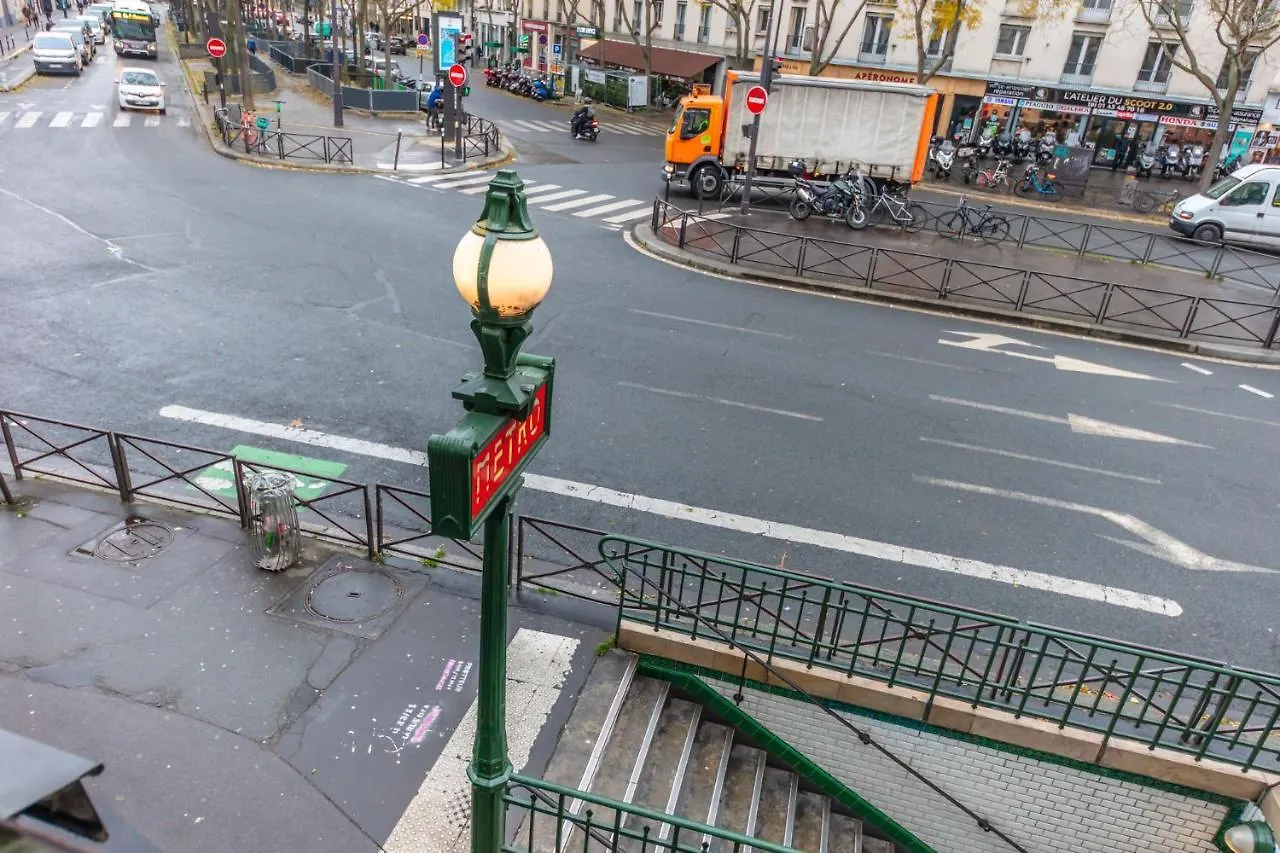 Enjoy The Traditional Parisian Life * Paris