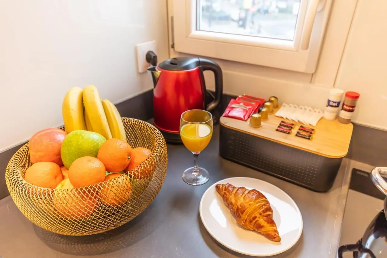 Enjoy The Traditional Parisian Life Apartment *