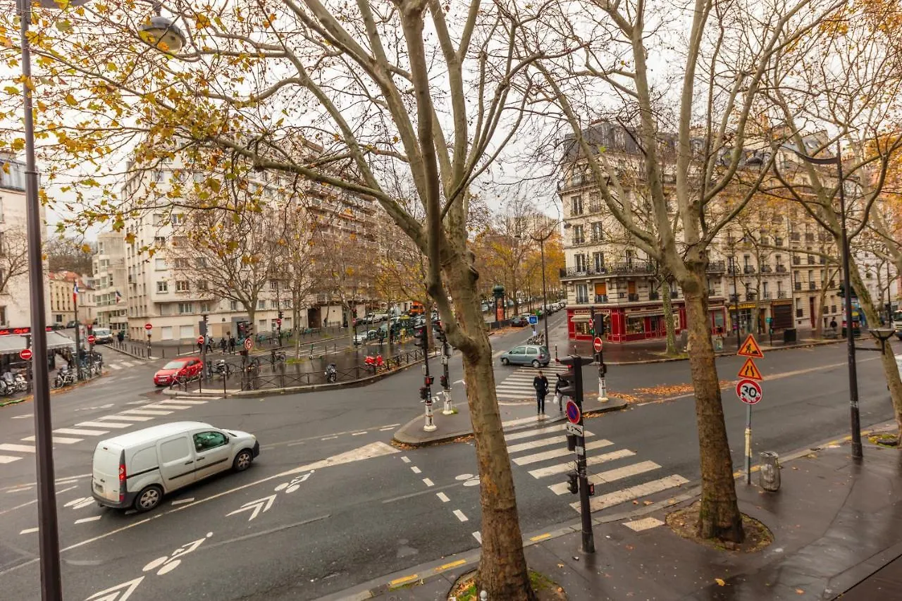 Enjoy The Traditional Parisian Life *